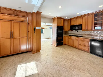 $1,098,000 | 3731 Maple Avenue | Seagate