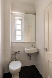 $3,650,000 | 25 East End Avenue, Unit 11E | Upper East Side