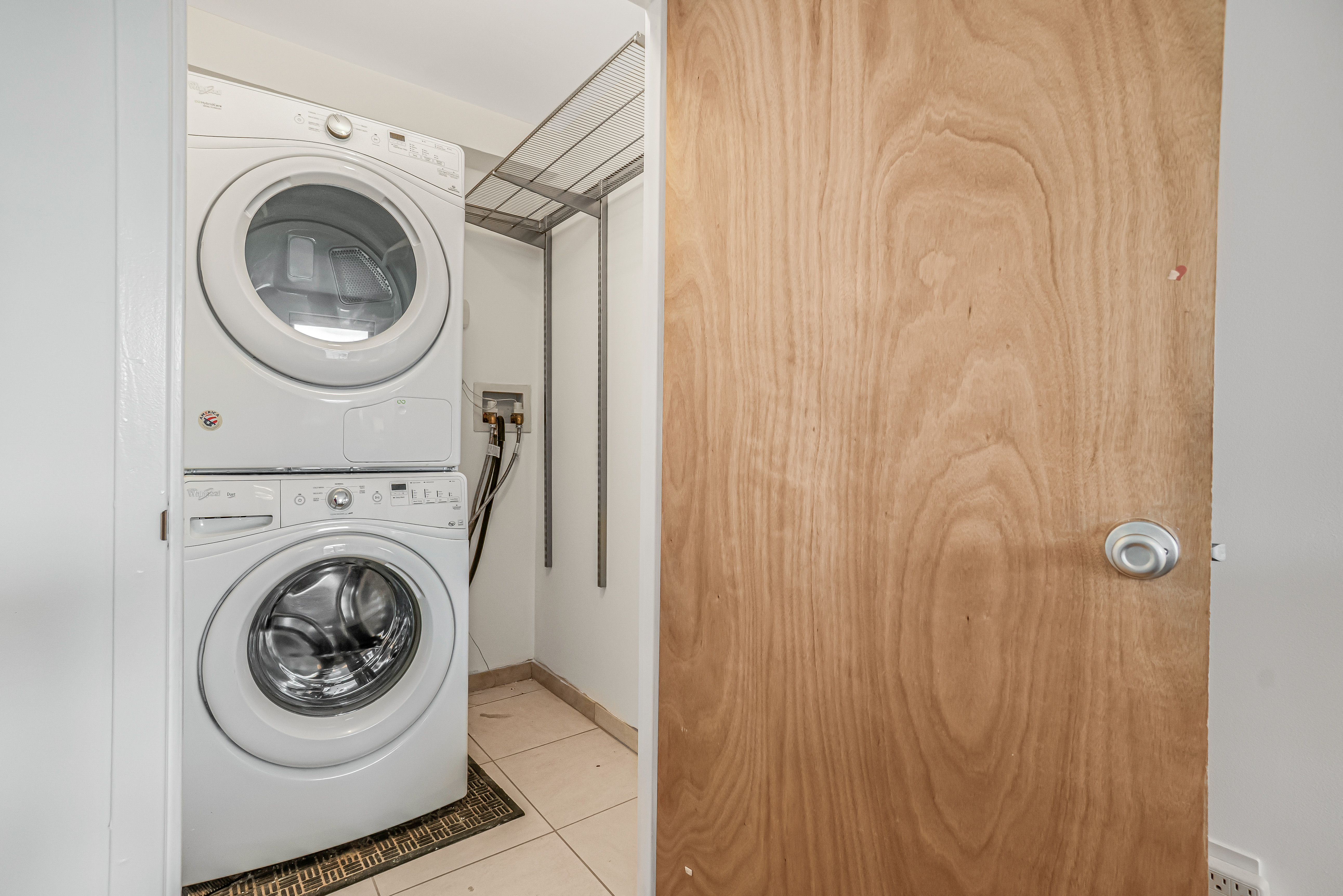 7 Gates Avenue, Unit H Brooklyn, NY 11238 - Photo 11 of 20 a utility room with dryer and washer