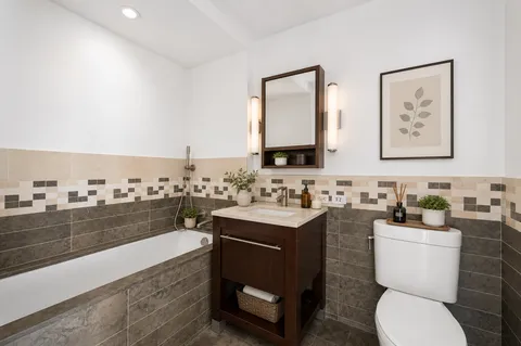 $2,500,000 | 101 West 24th Street, Unit 15B | Chelsea