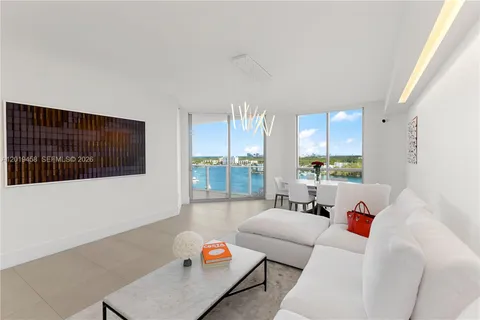 $1,780,000 | 17111 Biscayne Boulevard, Unit 1406, North Miami Beach, FL 33160