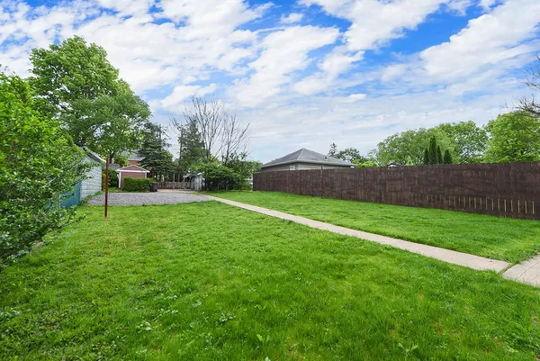 $650,000 | 526 10th Street, Oakmont, PA 15139