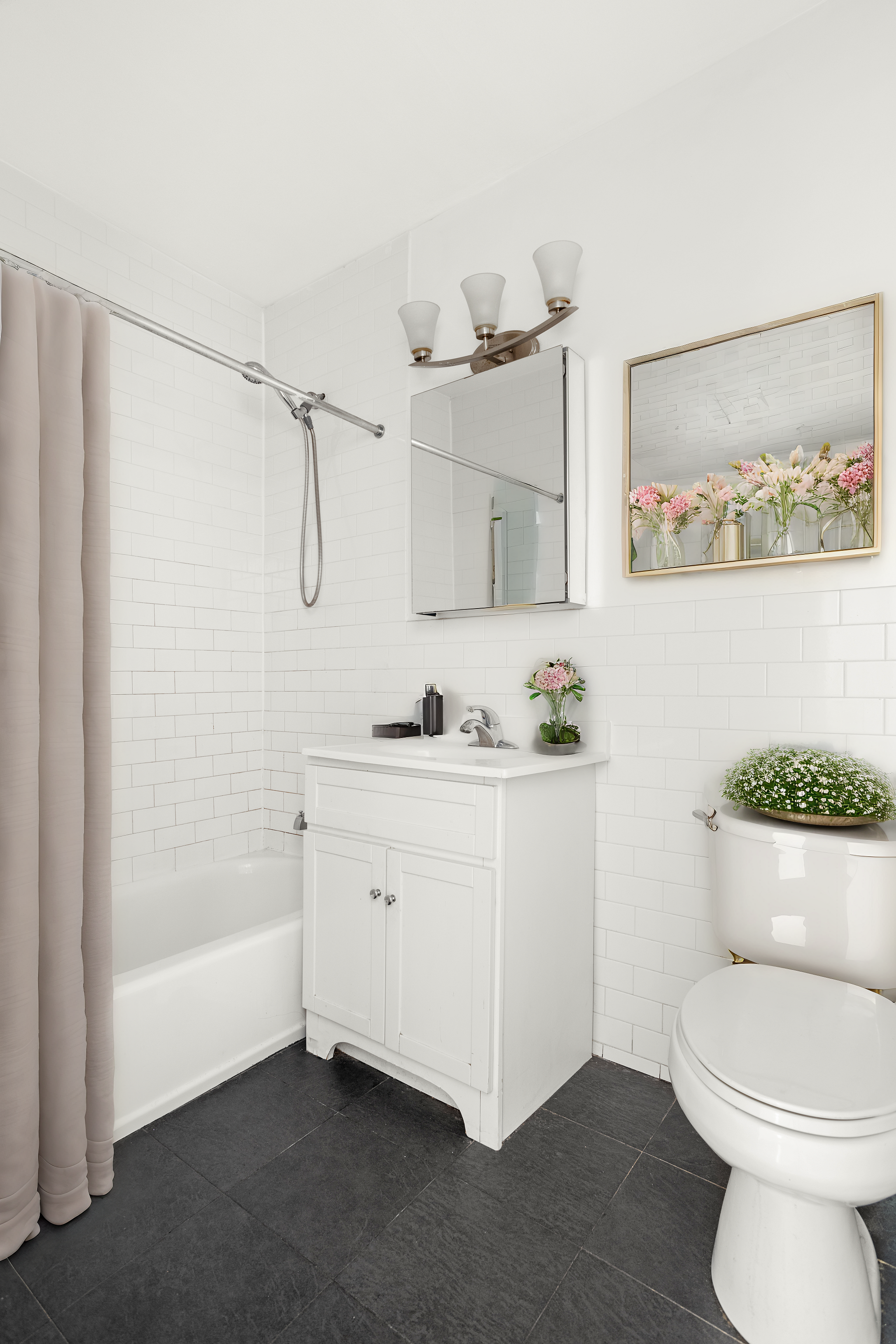 240 East 24th Street, Unit B Manhattan, NY 10010 - Photo 4 of 5 Gallery Image 4