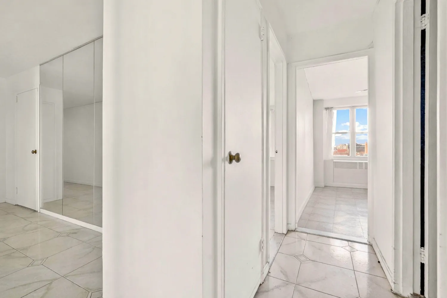 $950,000 | 370 Ocean Parkway, Unit 8H | Kensington