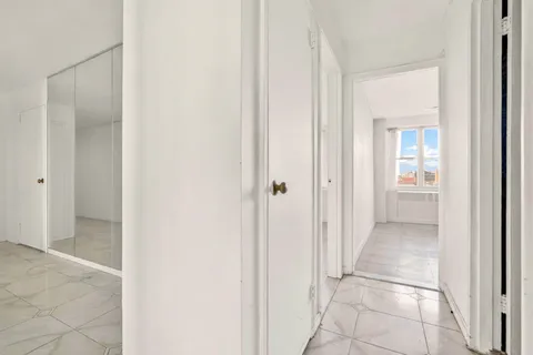 $950,000 | 370 Ocean Parkway, Unit 8H | Kensington