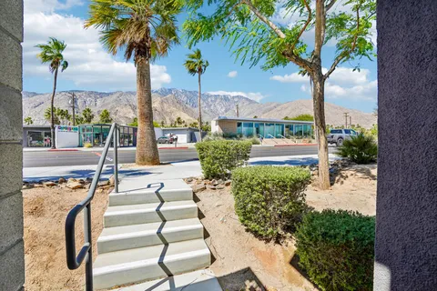 $949,000 | 2699 Majestic Way, Palm Springs, CA 92262