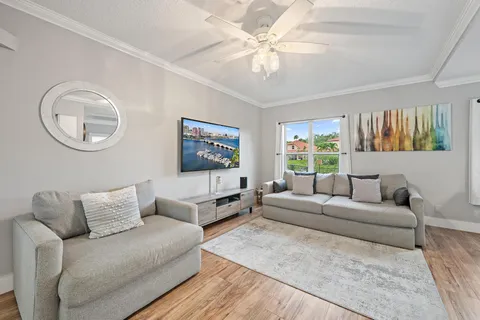 $400,000 | 1088 Via Jardin, Palm Beach Gardens, FL 33418