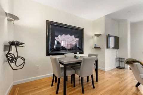 $875,000 | 2 Clarendon Street, Unit 302, Boston, MA 02116
