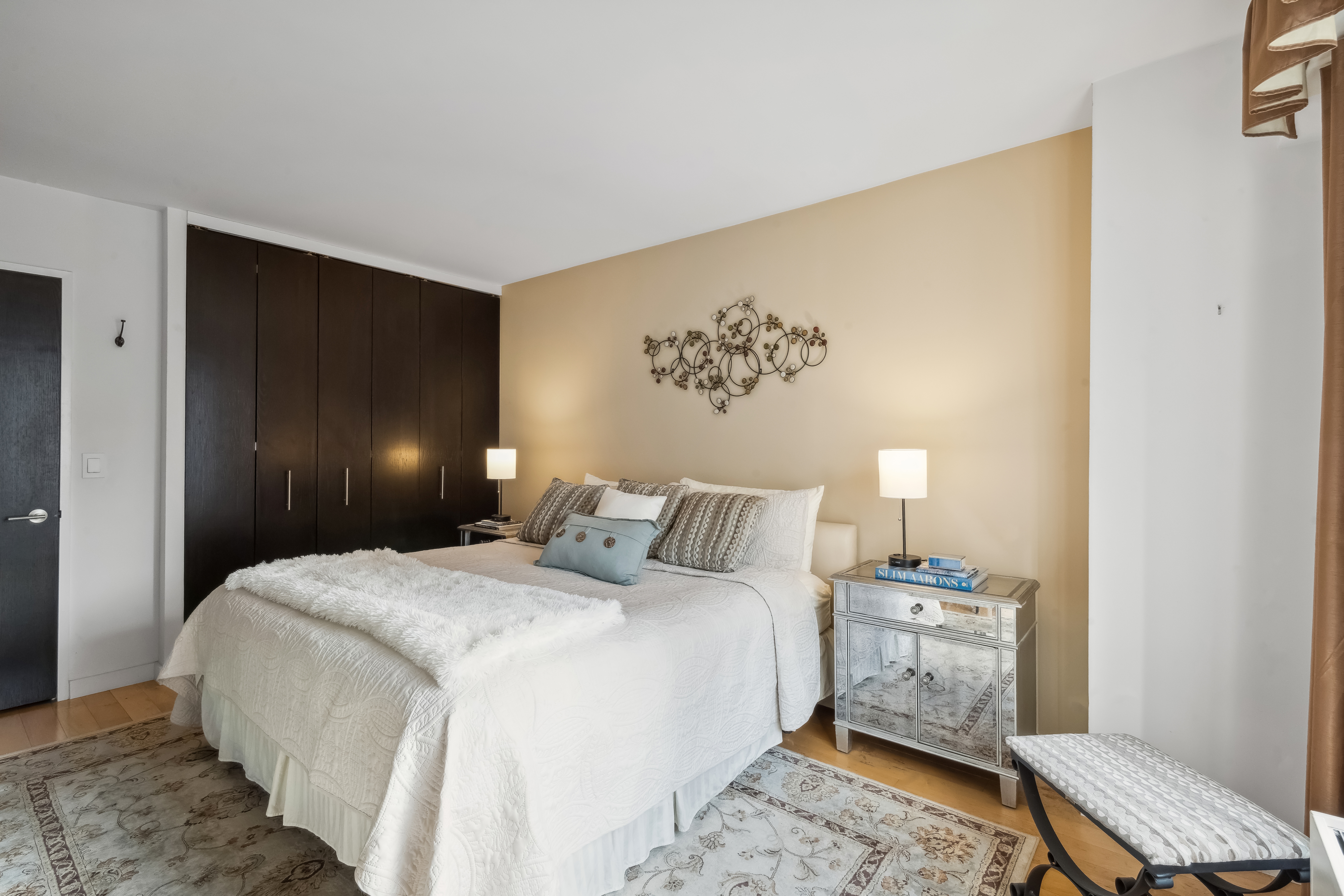 200 East 61st Street, Unit 18A Manhattan, NY 10065 - Photo 4 of 9 a bedroom with a bed and a lamp