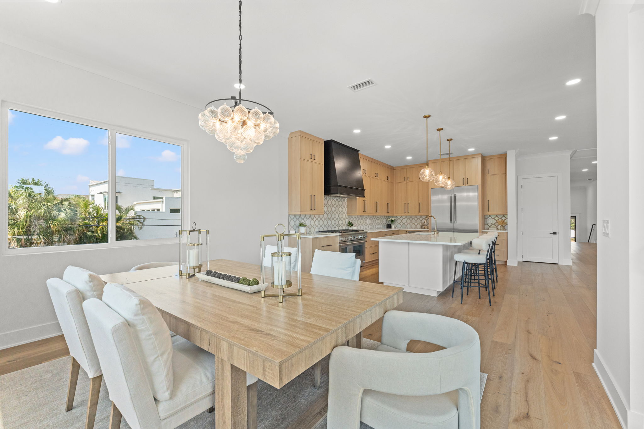 500 East Davis Boulevard Tampa, FL 33606 - Photo 10 of 36 a dining room filled chandelier and kitchen view