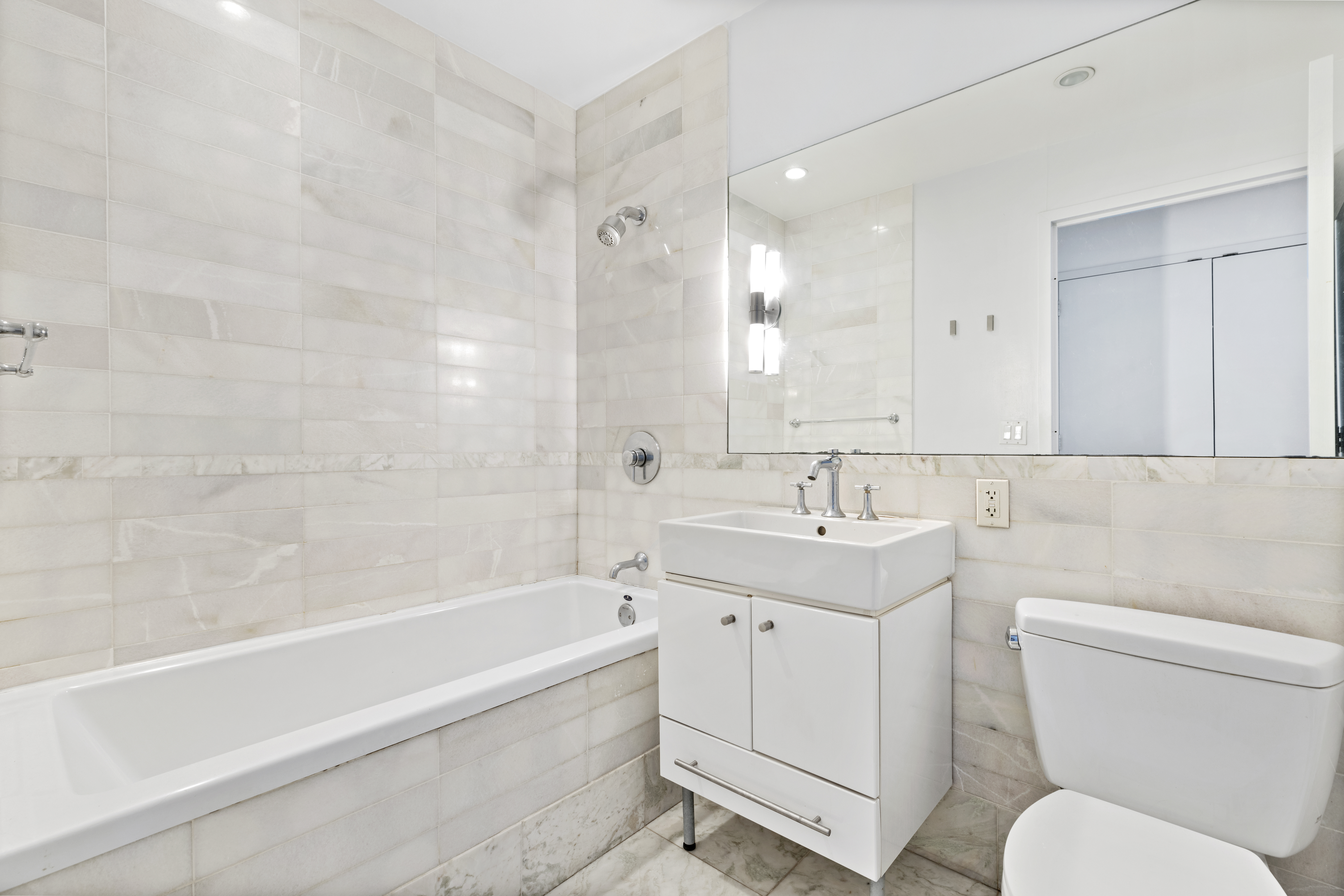635 West 42nd Street, Unit 7G Manhattan, NY 10036 - Photo 5 of 21