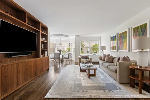 $2,750,000 | 8 East 83rd Street, Unit 5A | Upper East Side