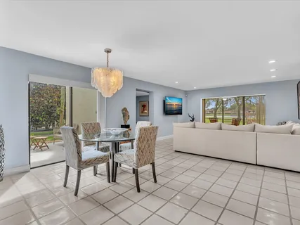 $315,000 | 8410 Casa Del Lago, Unit 20A, Boca Raton, FL 33433