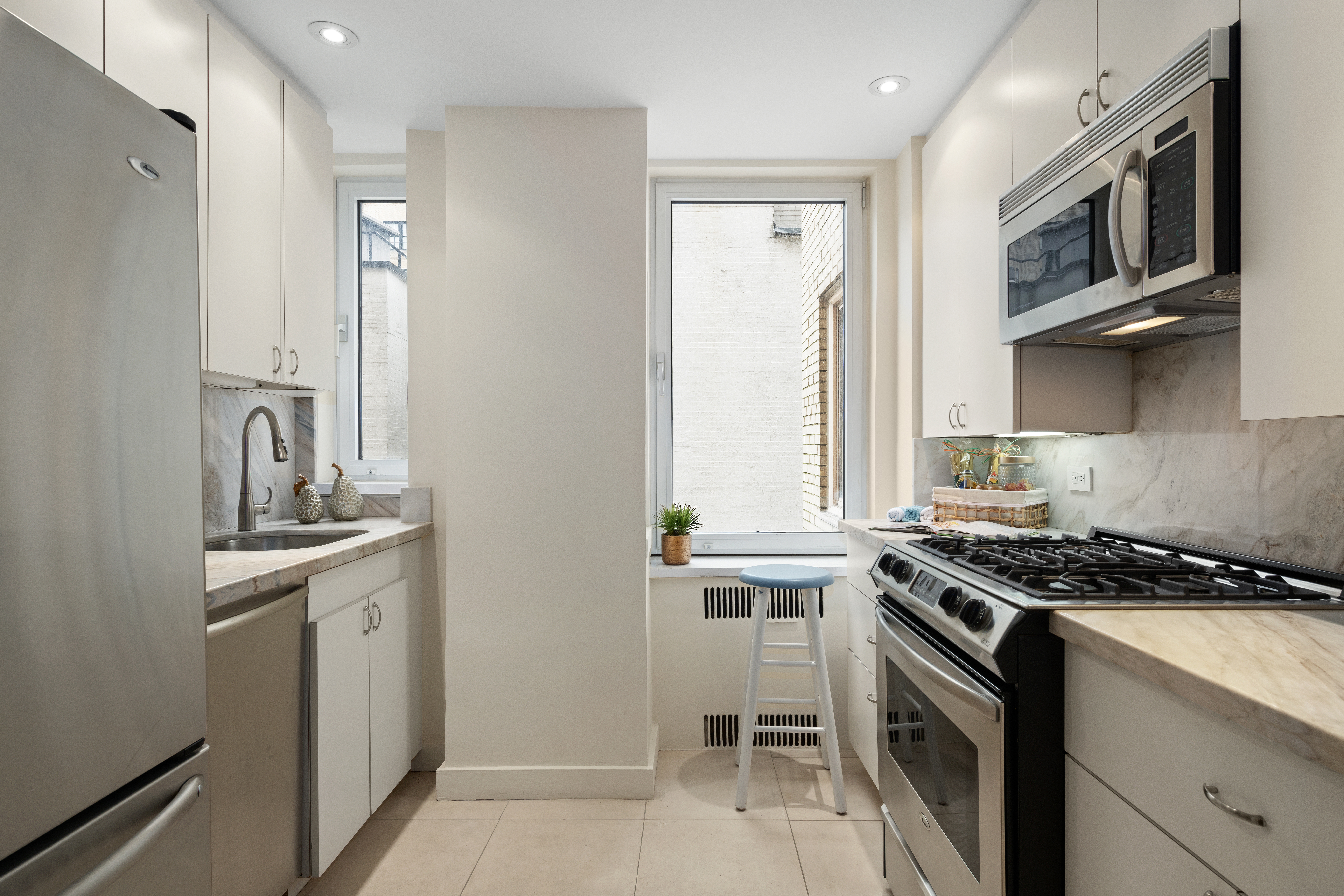 930 5th Avenue, Unit 7G Manhattan, NY 10021 - Photo 4 of 9