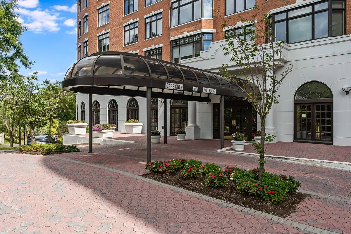 $694,000 | 616 South Orange Avenue, Unit Skyhouse 4, Maplewood, NJ 07040