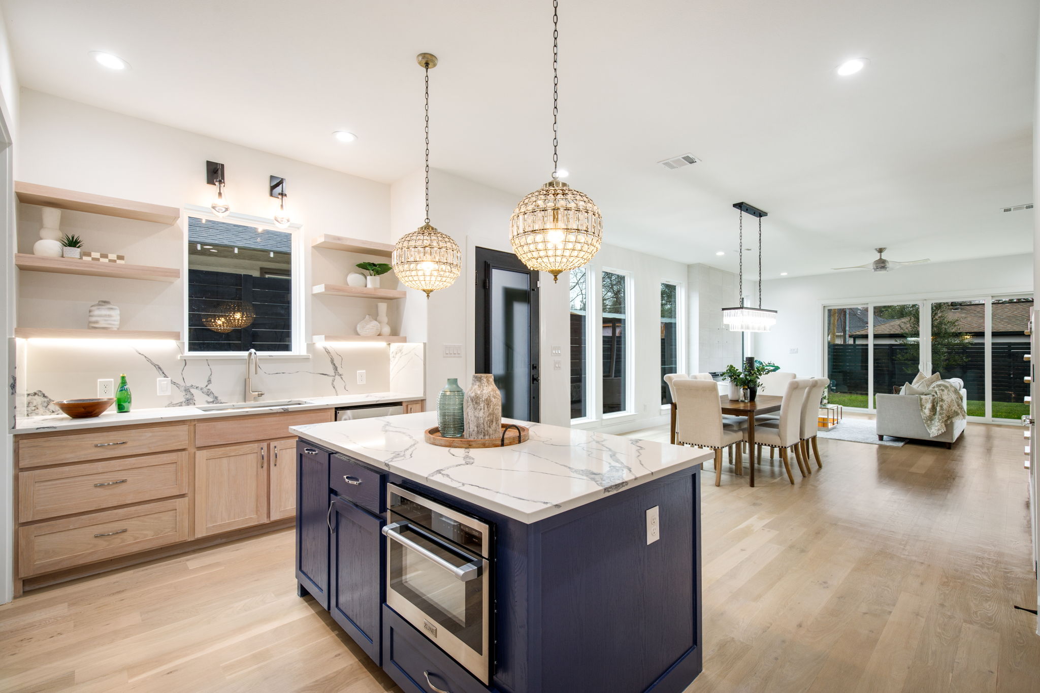 807 South Glasgow Drive Dallas, TX 75223 - Photo 18 of 39