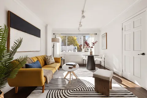 $815,000 | 201 West 21st Street, Unit 5J | Chelsea