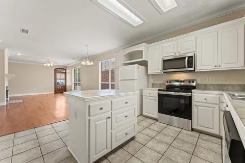 $244,900 | 5535 Ducros Drive, Baton Rouge, LA 70820