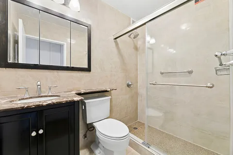 $6,000 | 220 East 65th Street, Unit 8J | Lenox Hill