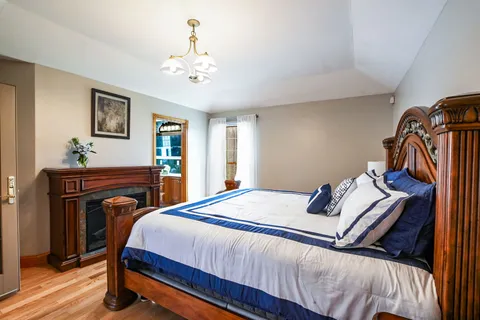 Contact Agent | 219 Leonard Street, Acushnet, MA 02743