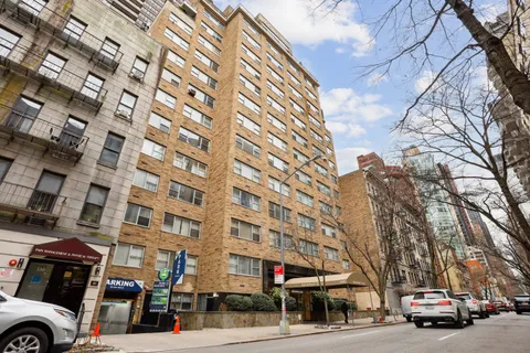 $495,000 | 330 East 49th Street, Unit 7M | Midtown East