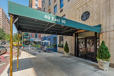 $2,595,000 | 49 East 96th Street, Unit 4D | Upper East Side