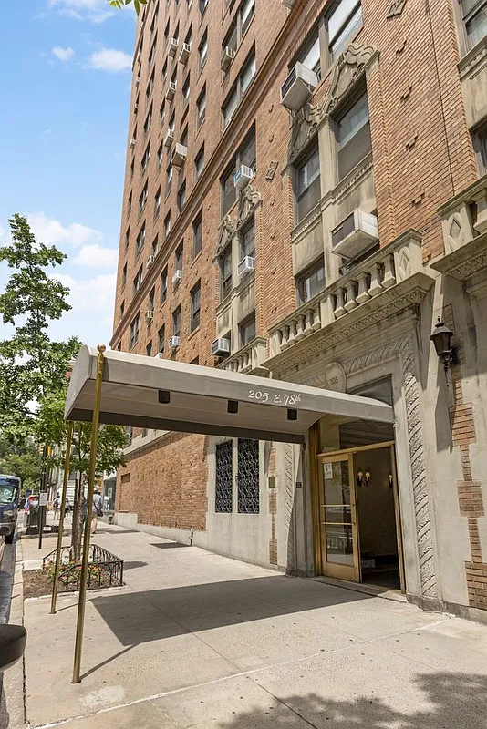 205 East 78th Street, Unit 2T Manhattan, NY 10075 - Photo 9 of 10 a front view of a building