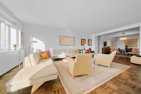 $4,650,000 | 860 5th Avenue, Unit 18A | Lenox Hill