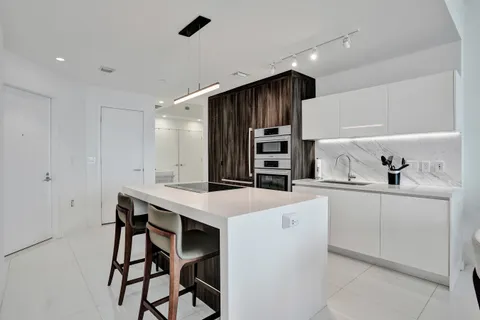 $725,000 | 851 Northeast 1st Avenue, Unit 3506, Miami, FL 33132