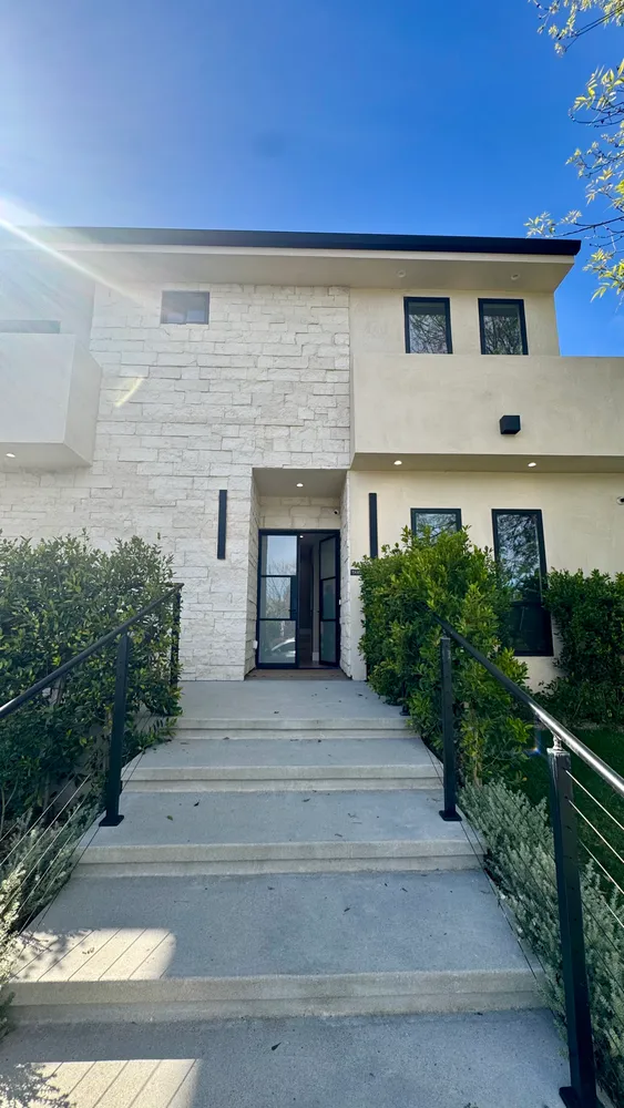 $7,995 | Yarmouth Avenue, Encino, CA 91316