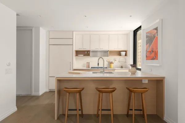 $2,495,000 | 250 West 96th Street, Unit 8F | Upper West Side