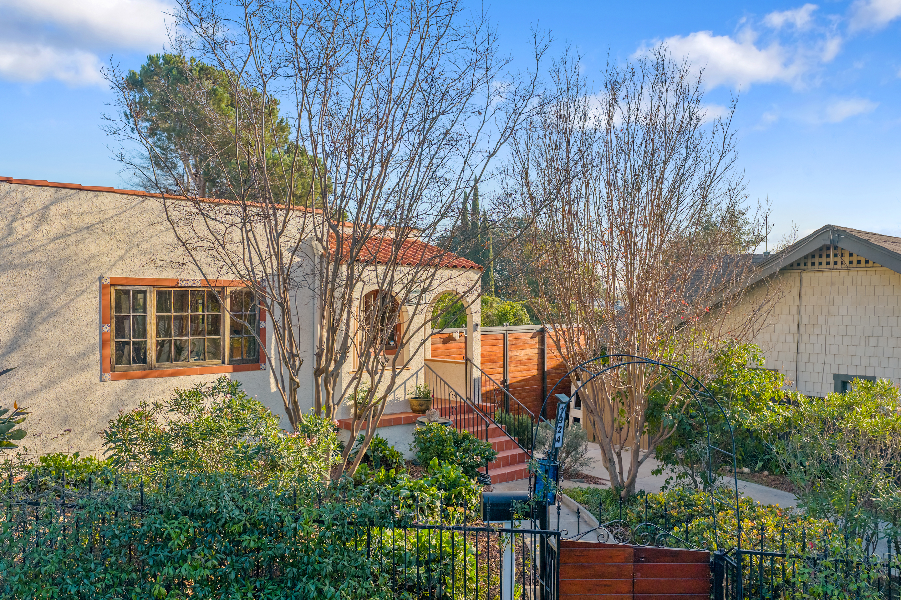 1924 Cerro Gordo Street Los Angeles, CA 90026 - Photo 5 of 52