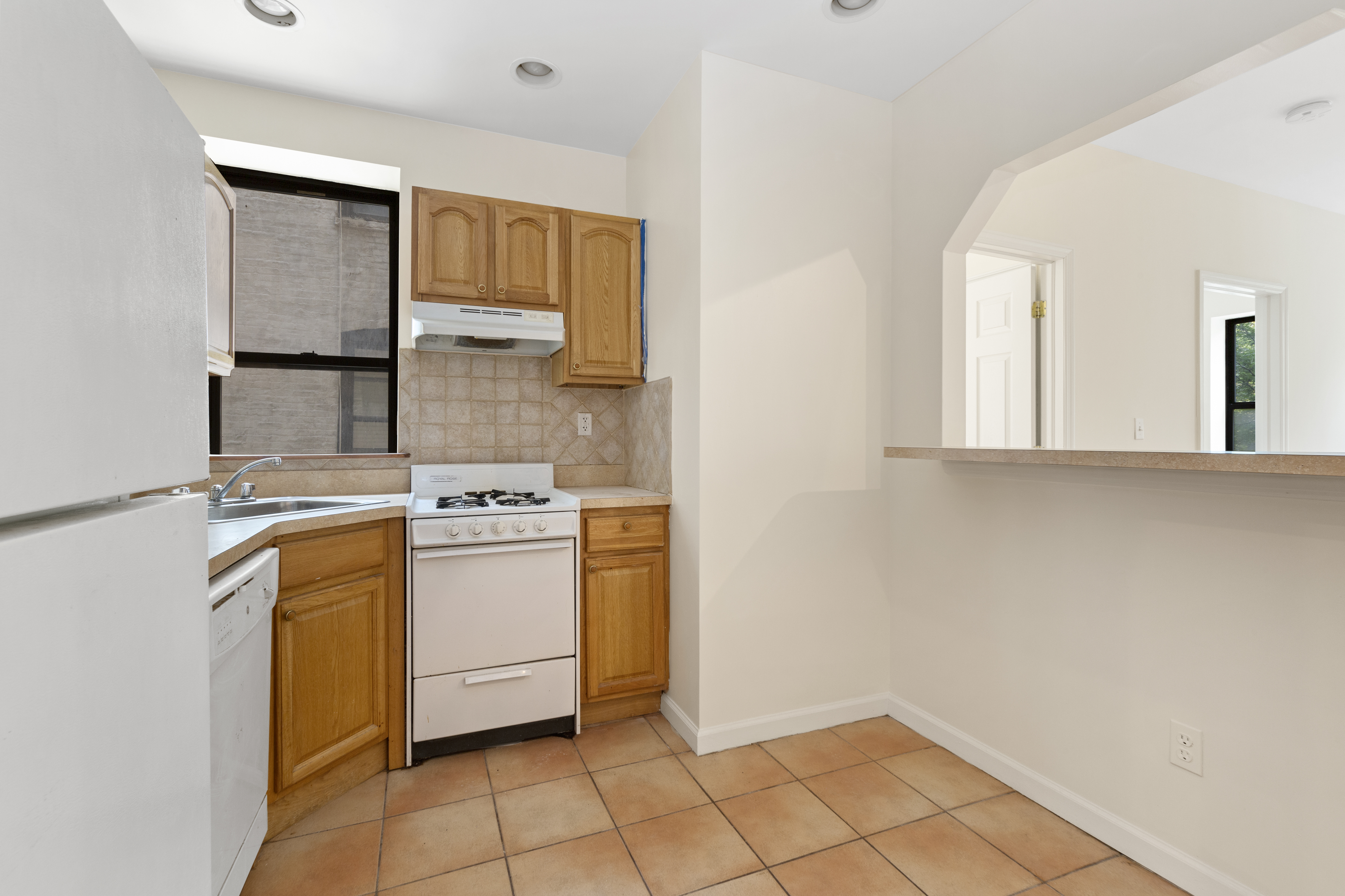 336 East 67th Street, Unit 17 Manhattan, NY 10065 - Photo 3 of 9