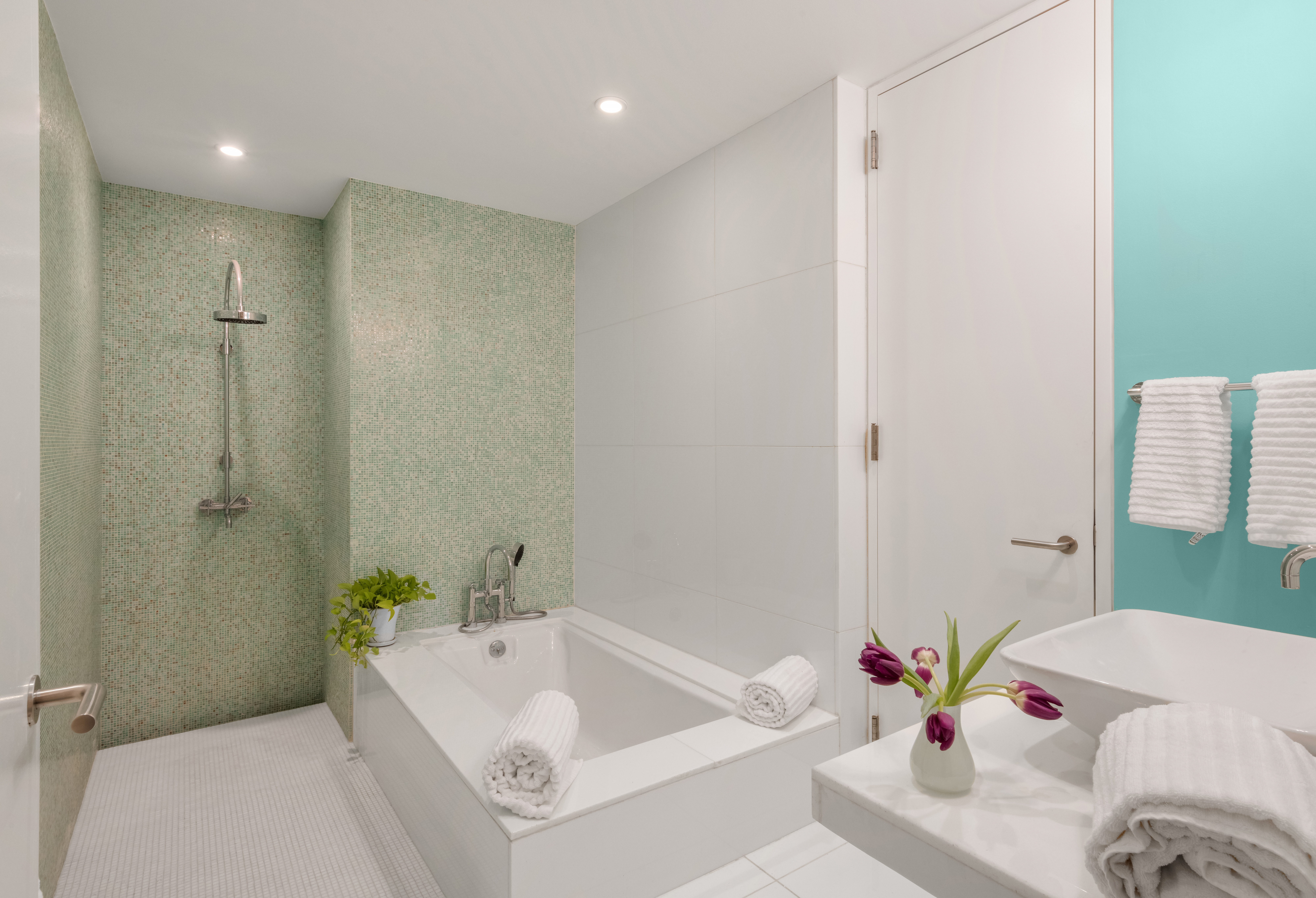 70 Washington Street, Unit 2K Brooklyn, NY 11201 - Photo 15 of 18 a bathroom with a sink and a bathtub