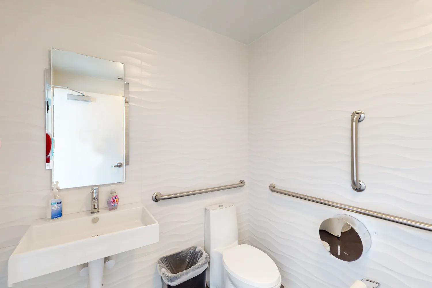 a view of livingroom with furniture