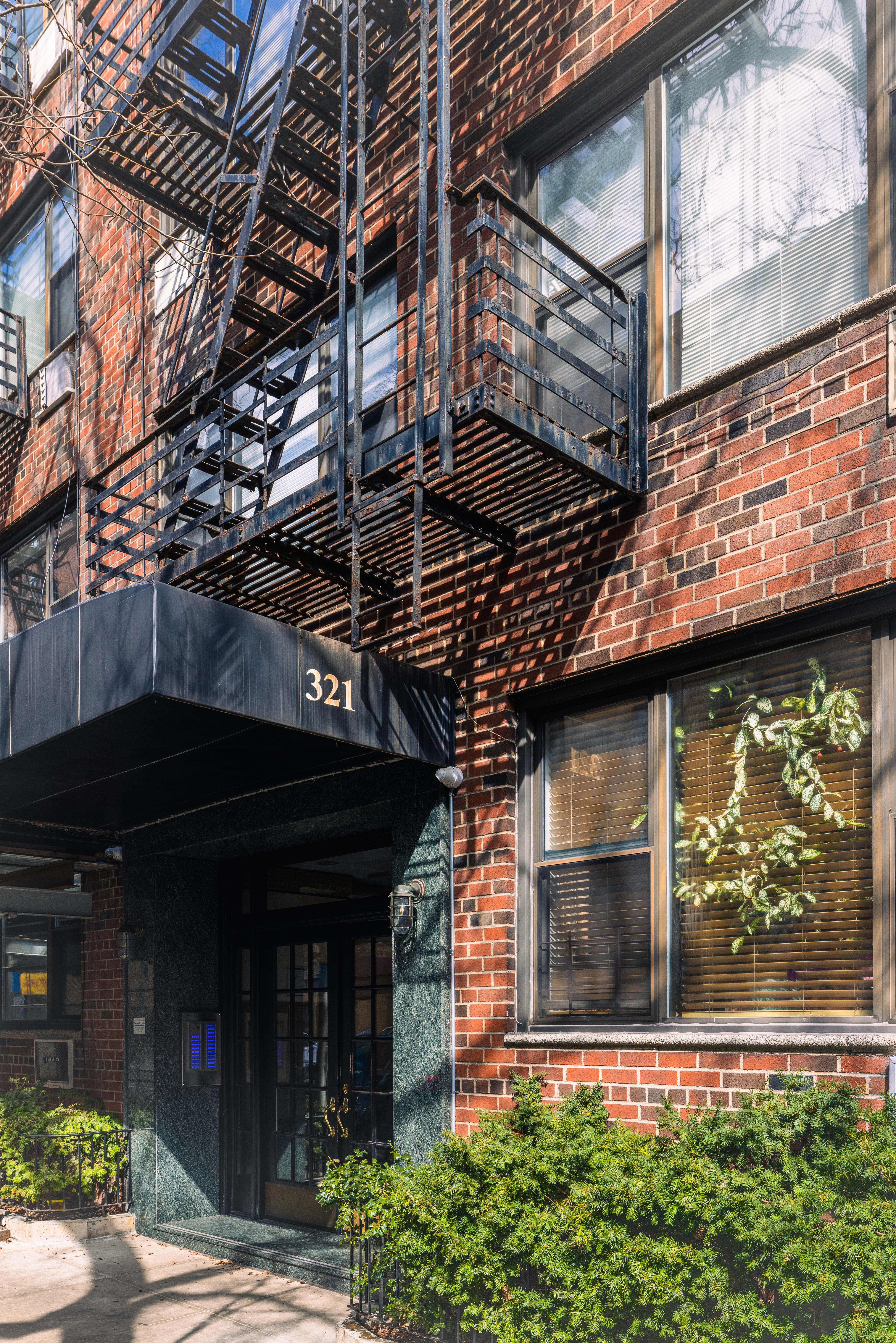 321 East 71st Street, Unit 5E Manhattan, NY 10021 - Photo 5 of 6