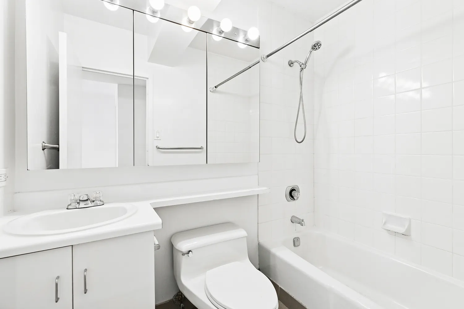 $1,850,000 | 2250 Broadway, Unit 6K | Upper West Side