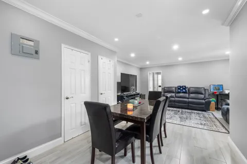 $210,000 | 5639 Netherland Avenue, Unit 5C | North Riverdale