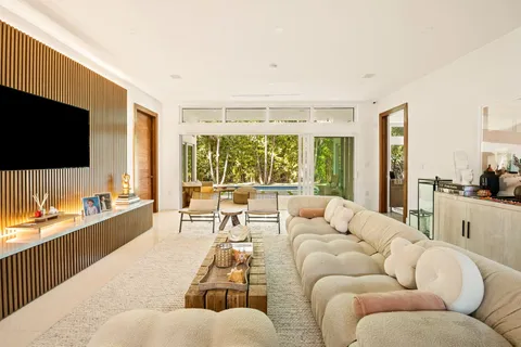 $3,495,000 | 865 West 47th Street, Miami Beach, FL 33140