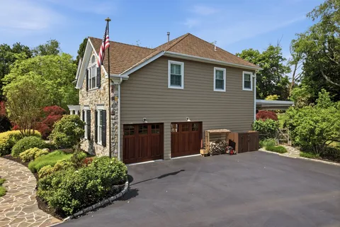 $1,750,000 | 302 Jefferson Drive, Malvern, PA 19355