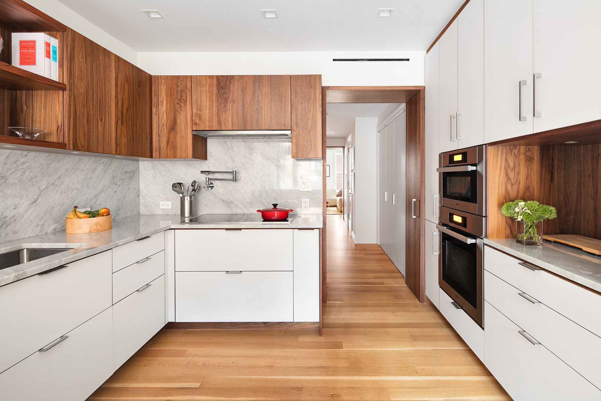 225 East 48th Street Manhattan, NY 10017 - Photo 4 of 26 Gallery Image 4
