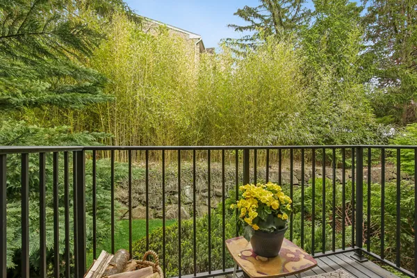 $599,000 | 12 Louisburg Square, Verona, NJ 07044
