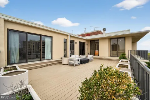 $875,000 | 1300 Army Navy Drive, Unit PH3, Arlington, VA 22202