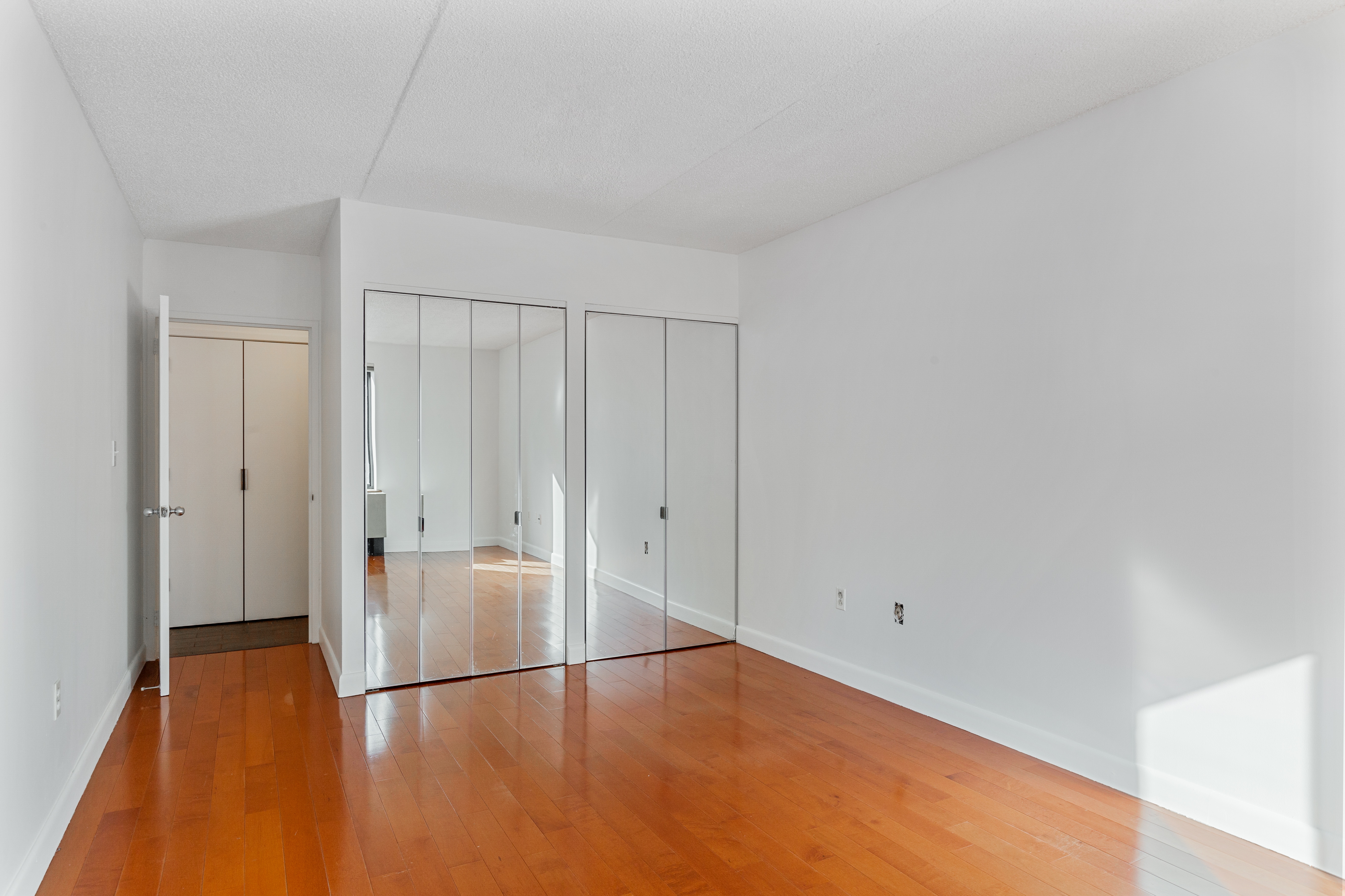 300 Rector Place, Unit 9L Manhattan, NY 10280 - Photo 10 of 29 Gallery Image 10