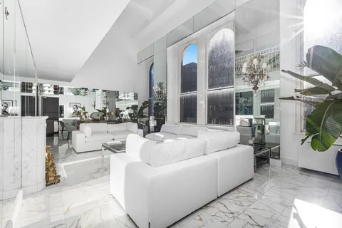 $25,000 | 111 East 56th Street, Unit 2100 | Midtown East