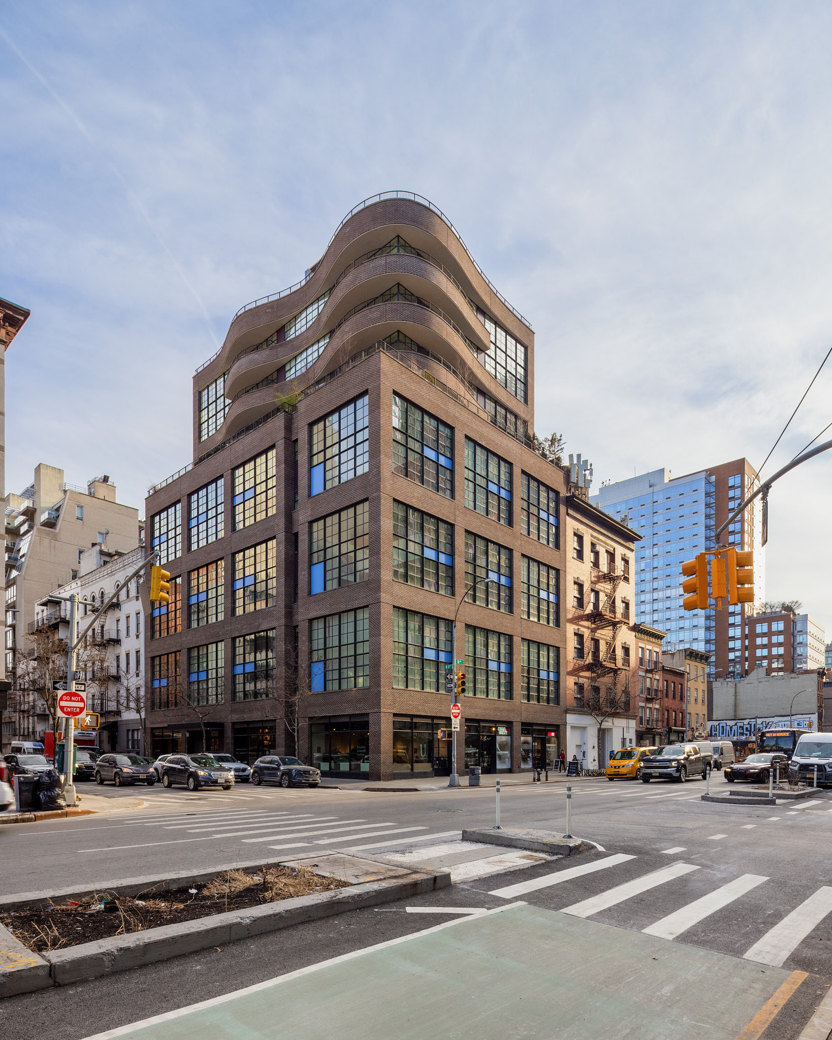 456 West 19th Street, Unit PHH Manhattan, NY 10011 - Photo 20 of 21 a front view of a building