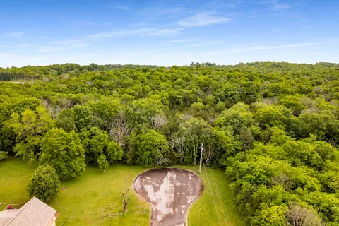a view of residential houses with outdoor space