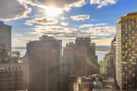 $2,095,000 | 75 Wall Street, Unit 36FF | Financial District