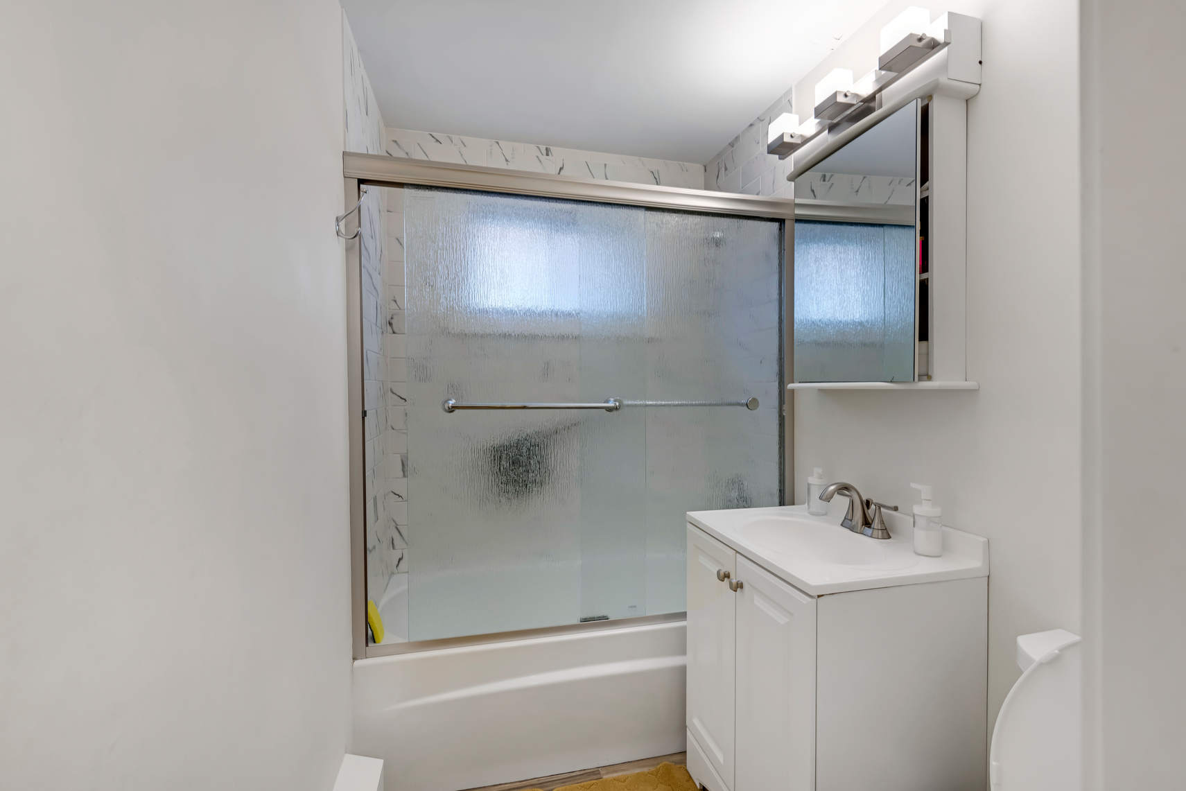 3425 Ely Avenue Bronx, NY 10469 - Photo 3 of 19