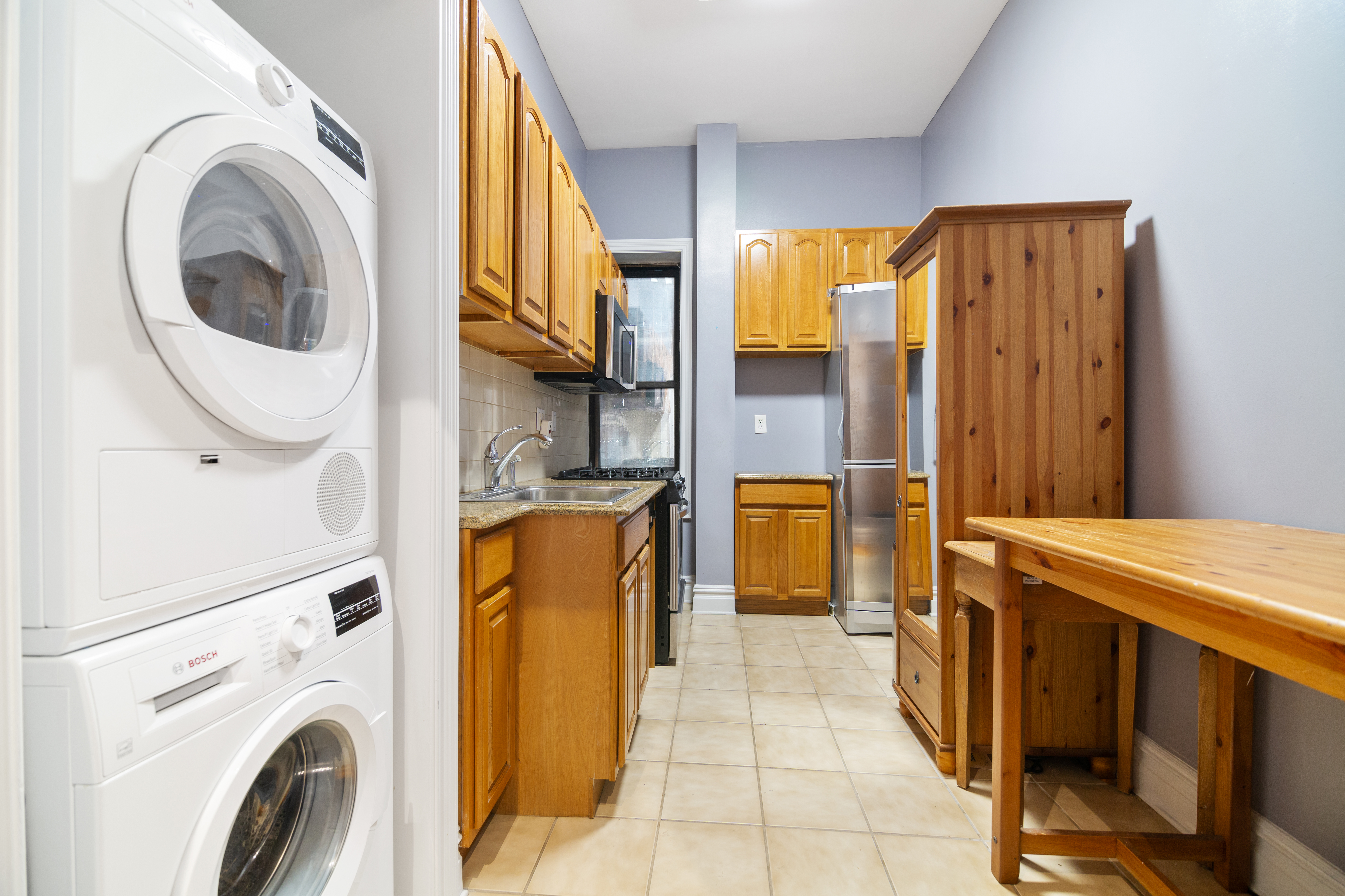 200 West 109th Street, Unit 2 Manhattan, NY 10025 - Photo 3 of 6 a view of a bedroom with washer and dryer